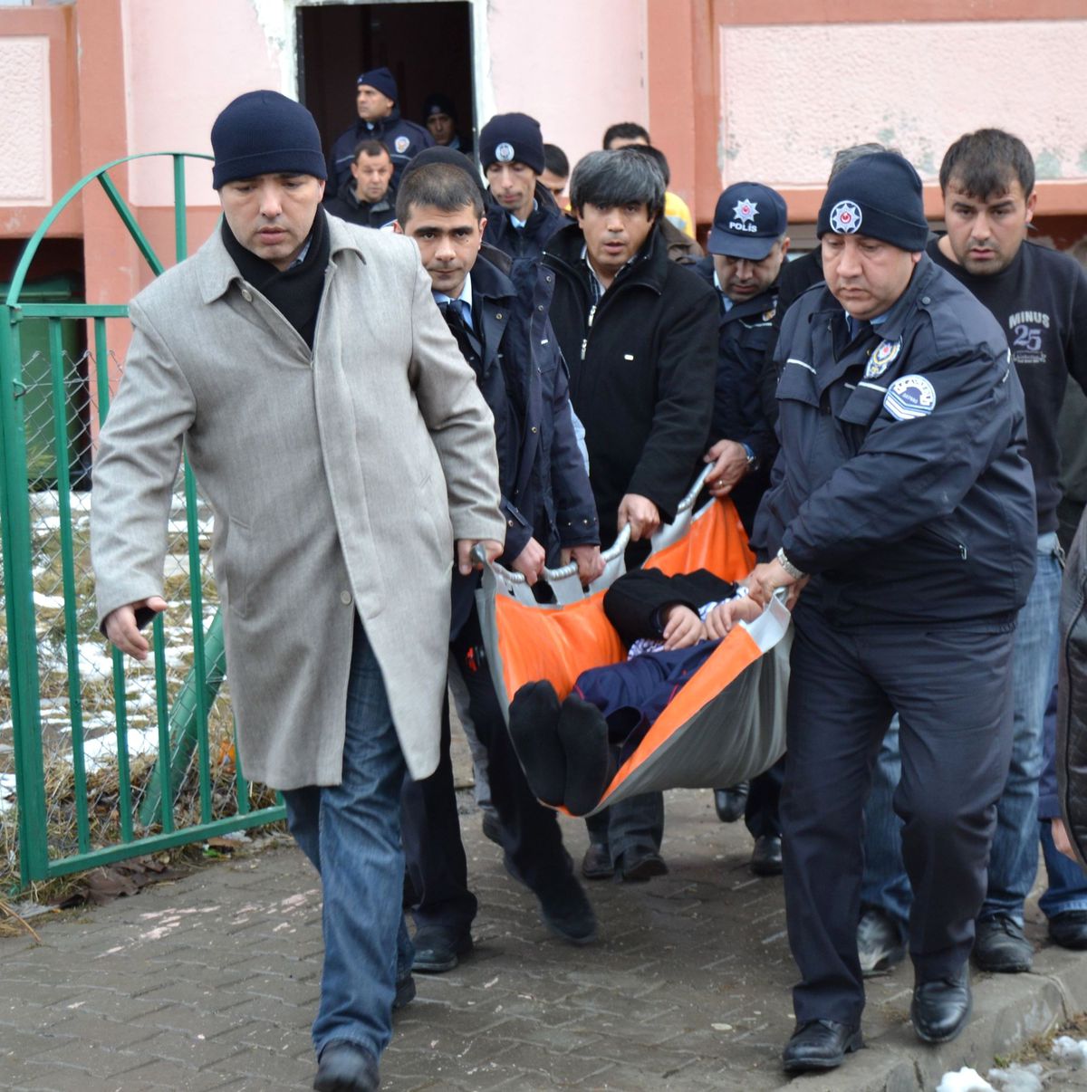 Polis Eşi Tabancayla İntihar Etti