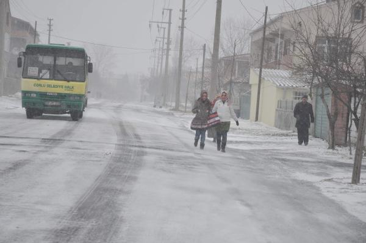 Çorlu'da Köy Yolları Kapandı