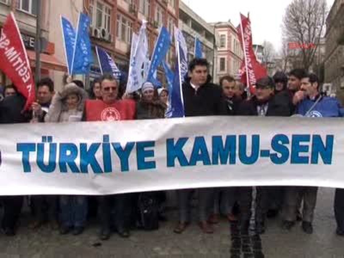 Türkiye Kamu-Sen'den Valilik Önünde Eylem
