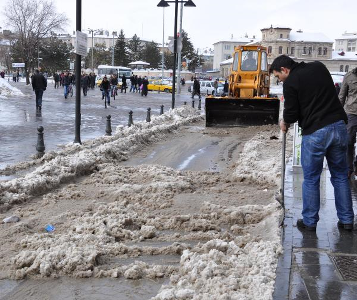 Sivas'ta 883 Köy Yolu Kardan Kapandı