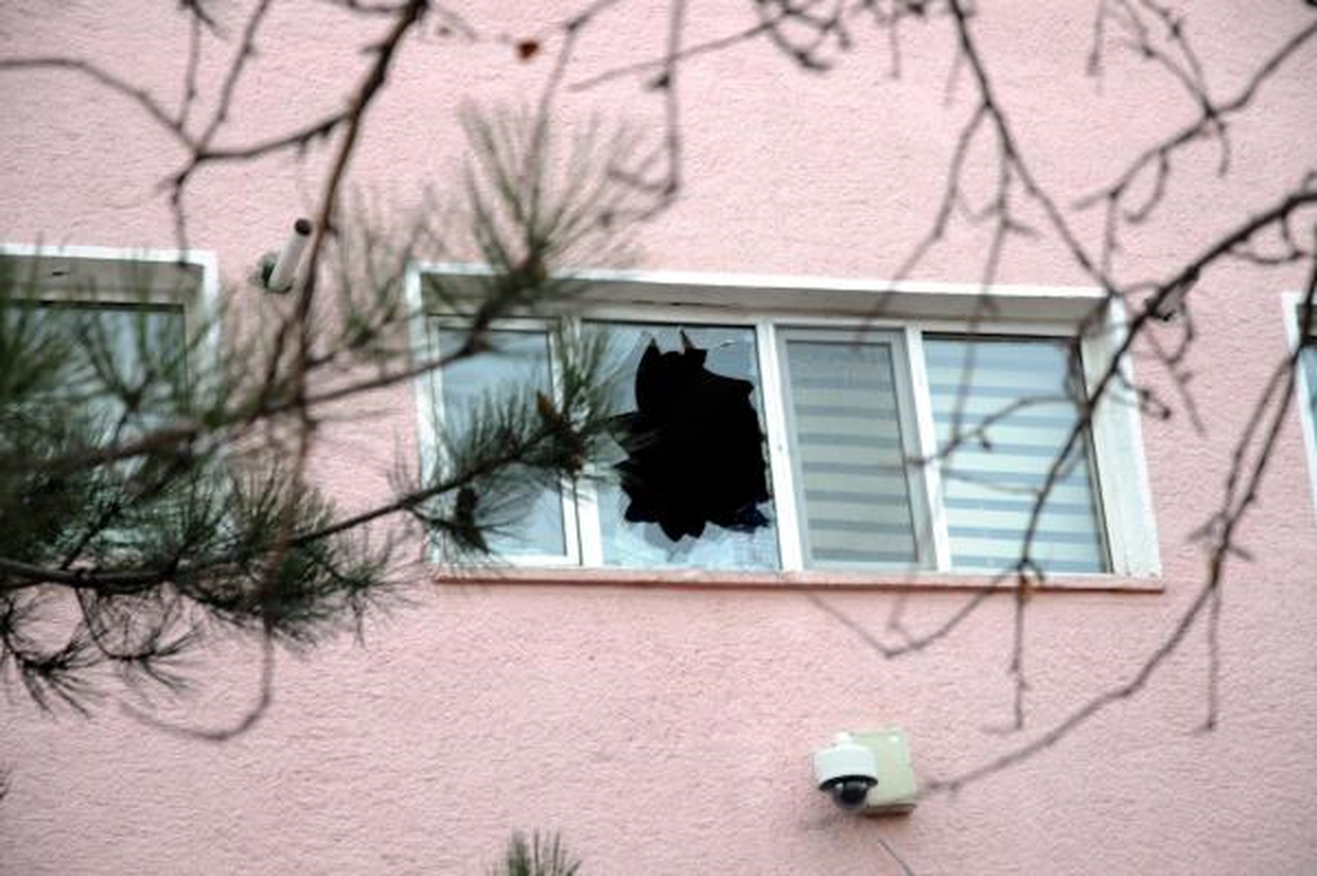 Şizofren Ziyaretçi, Hastanede Tedavi Gören Kadını 2 Saat Rehin Aldı