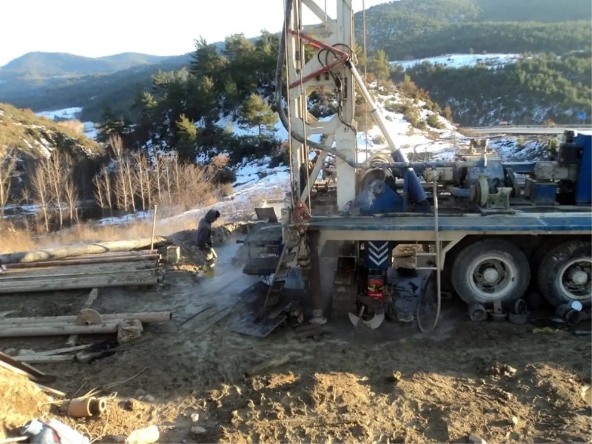 Taraklı\'da Gerçekleştirilen İkinci Sondajda da Sıcak Su Bulundu