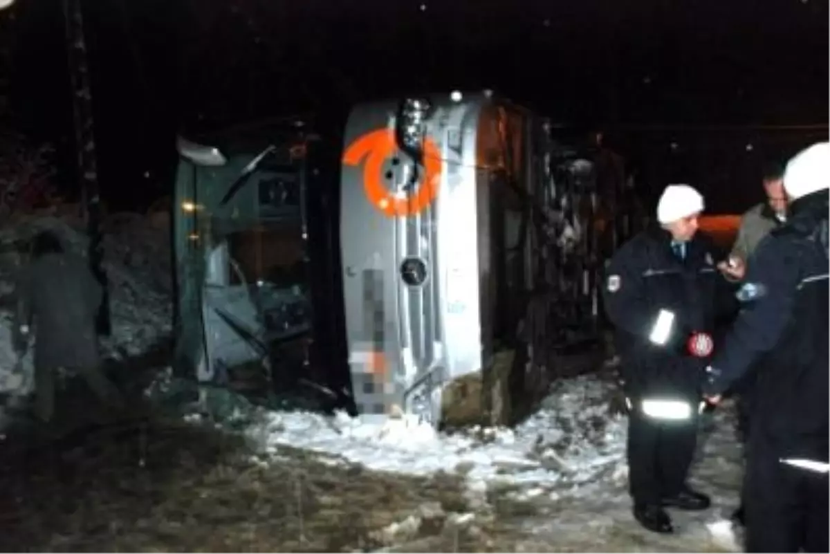 Tokat\'ta Otobüs Devrildi: 19 Yaralı