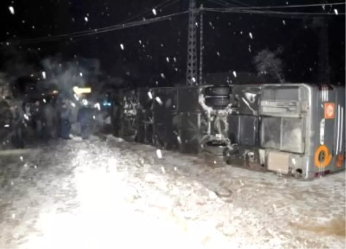 Tokat\'ta Yolcu Otobüsü Devrildi
