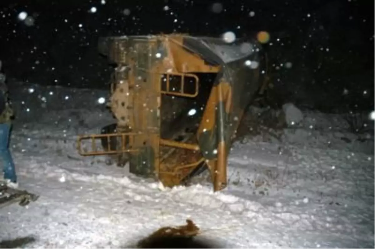 Van'da Askeri Araç Kaza Yaptı: 3 Yaralı