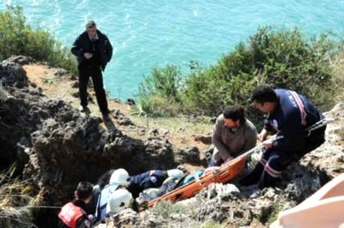 10 Metre Yükseklikteki Falezlerden Düştü