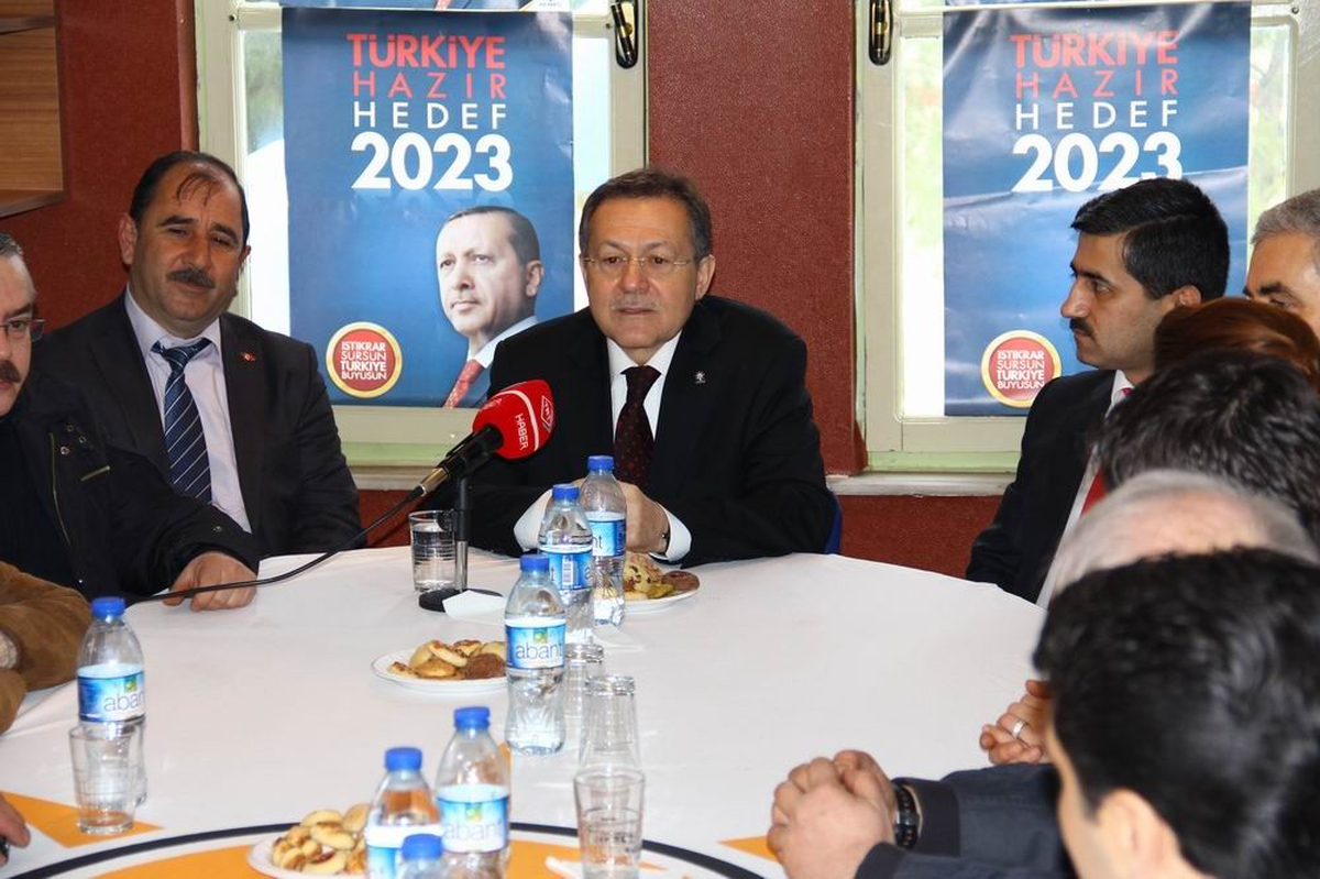 AK Parti Genel Başkan Yardımcısı Edip Uğur Edremit'te