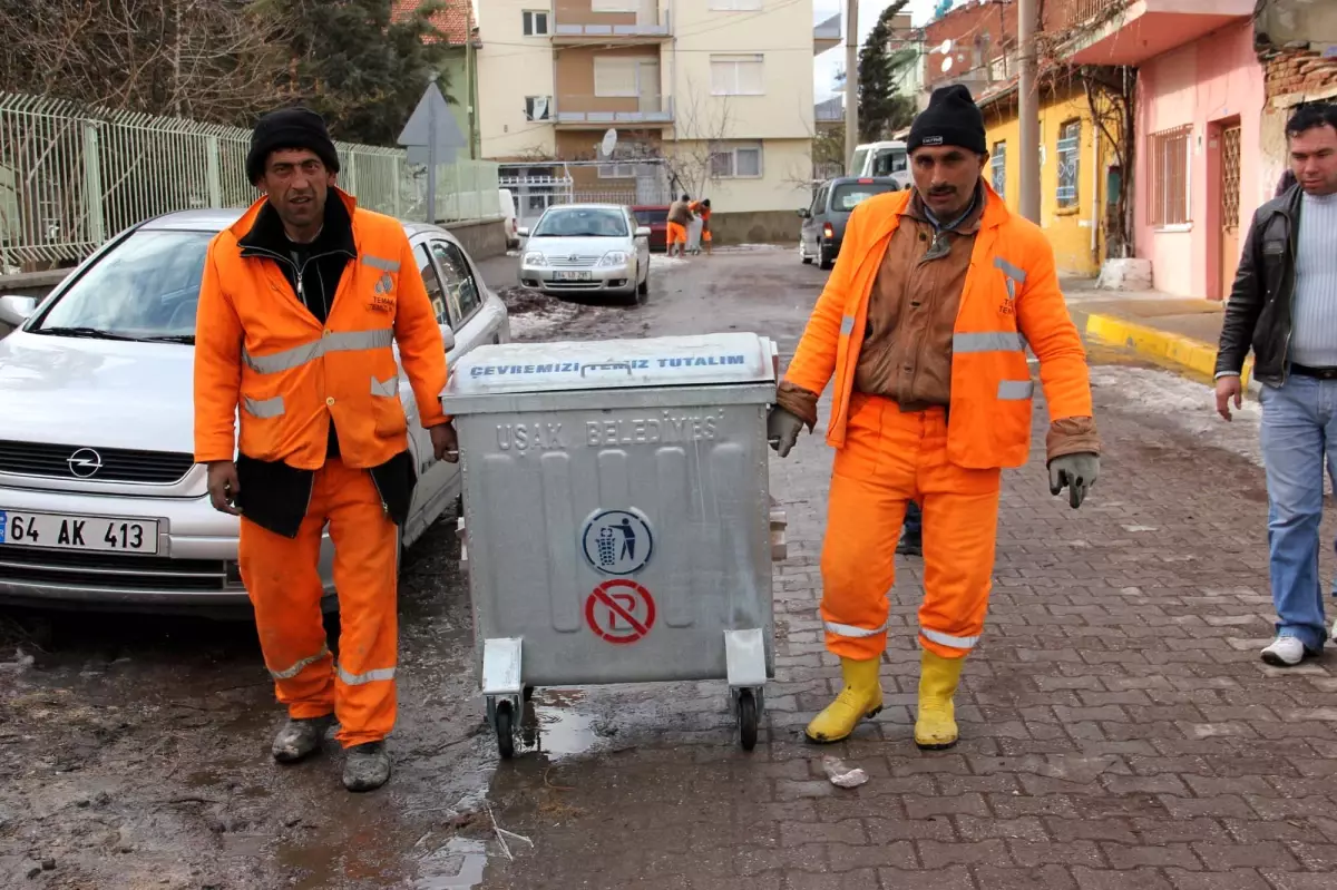 Belediye Okullardaki Çöp Konteynırlarını Yeniledi