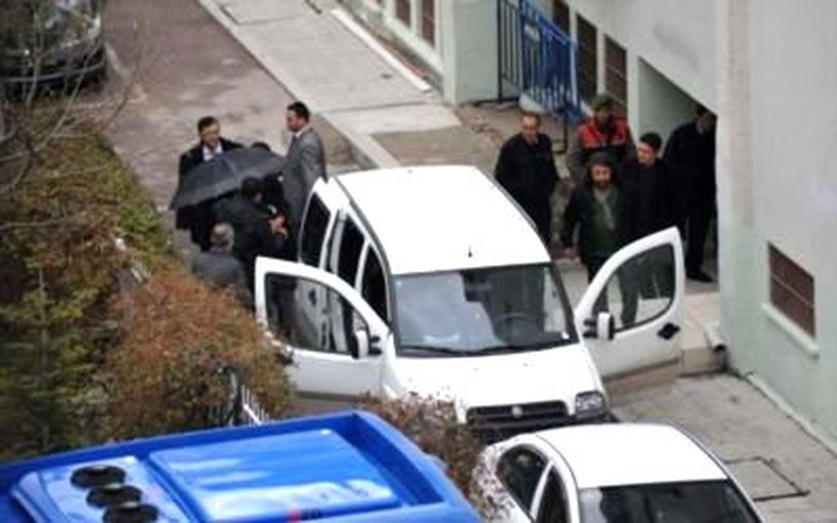 Biri Mezara Diğeri Cezaevine