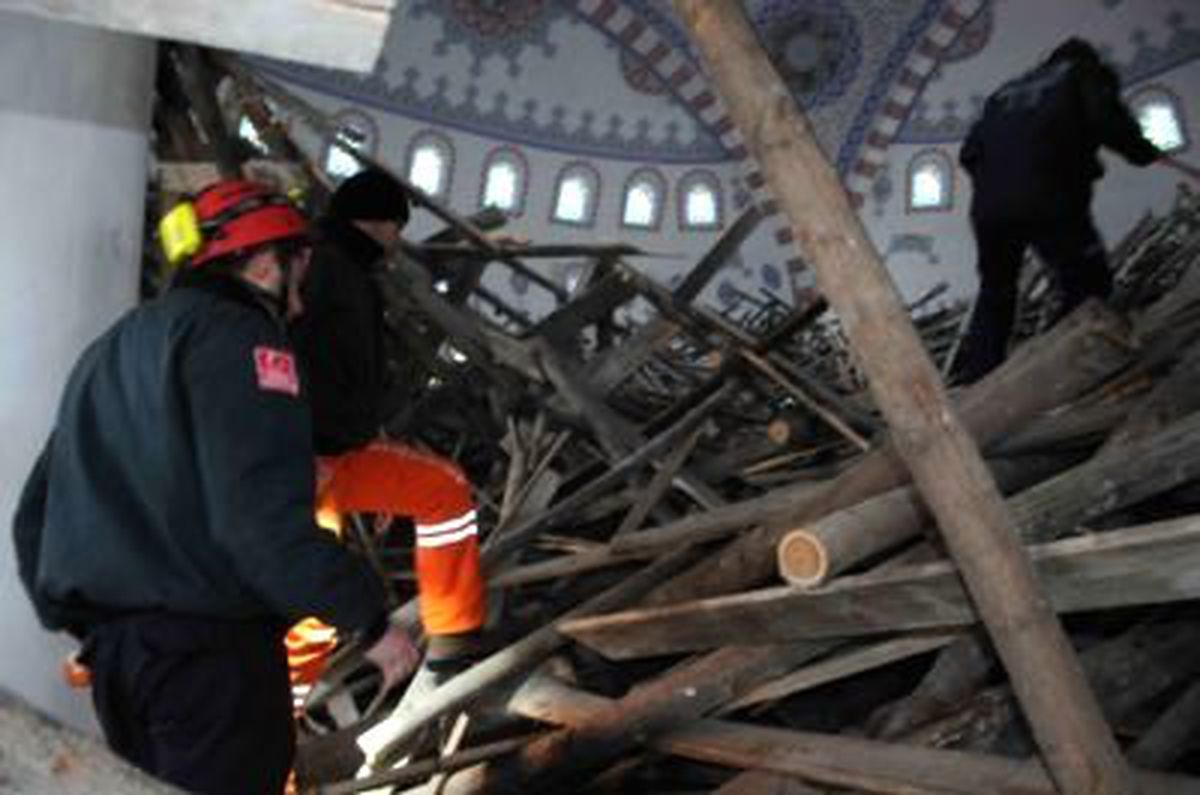 Cami İnşaatında İskele Çöktü: 2 Yaralı