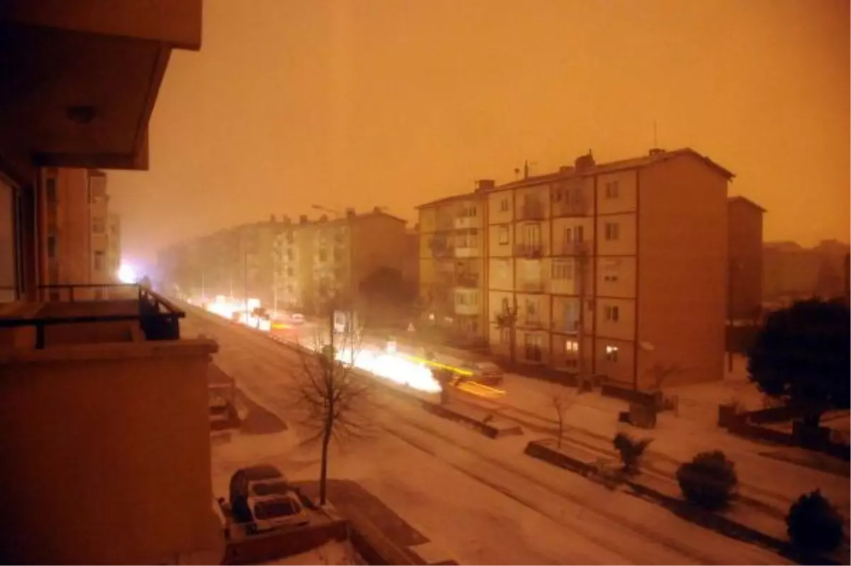 Çanakkale\'de Kar, Deniz ve Kara Ulaşımını Aksatıyor