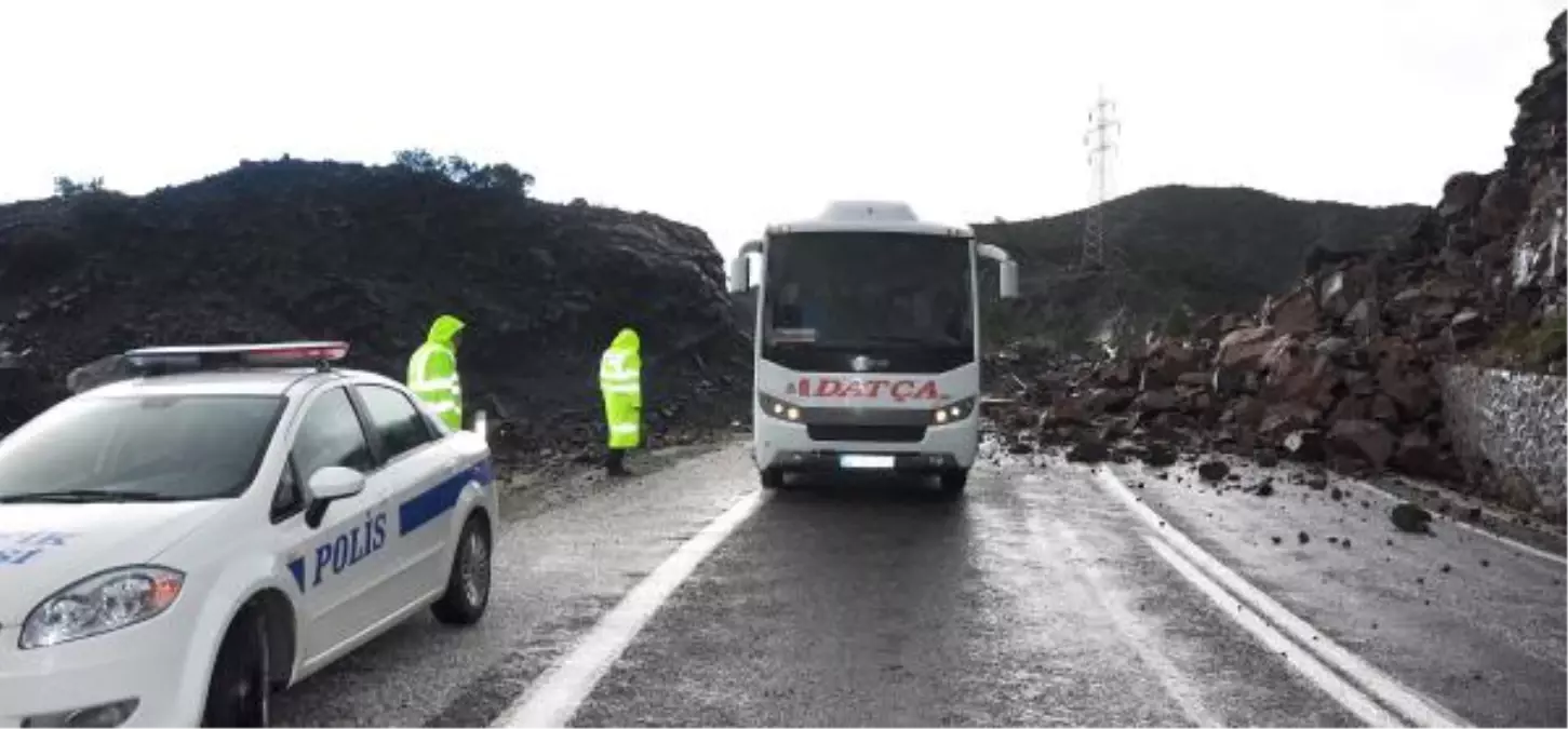 Datça- Marmaris Karayolunda Heyelan