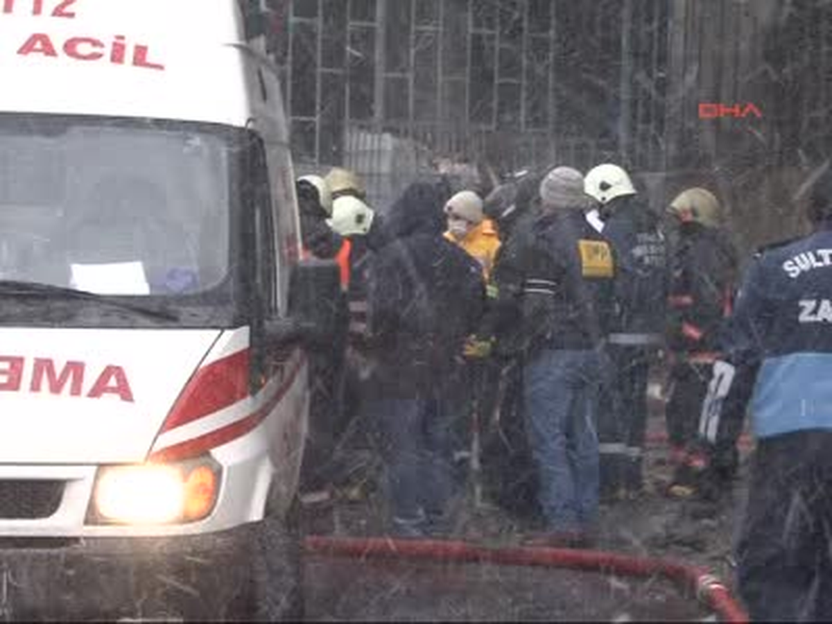 Yanan Fabrikadan 1 Kişinin Cesedi Çıkarıldı