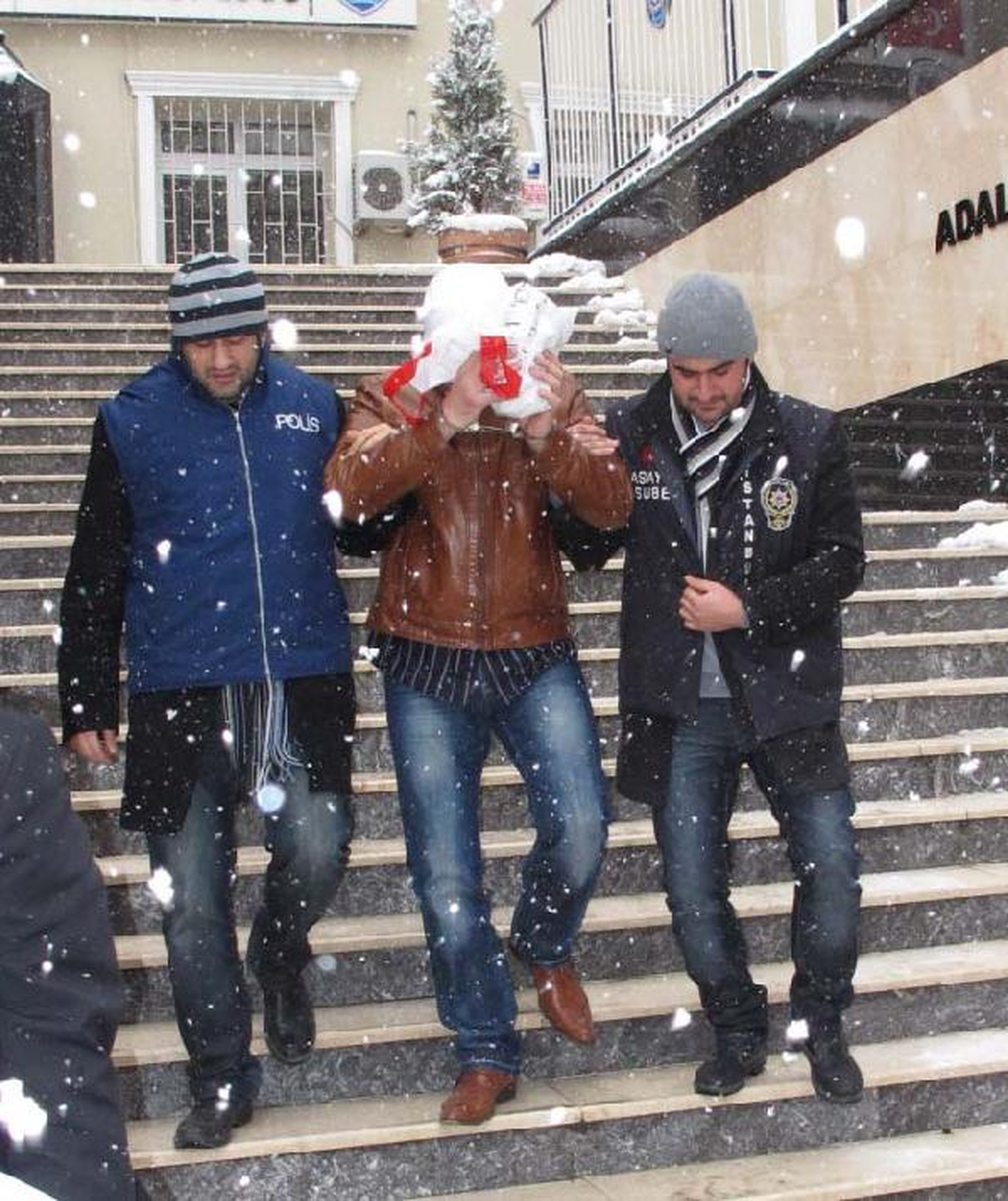 Emekli Yaşlı Kadınların Parasını Çalan Zanlı Yakalandı