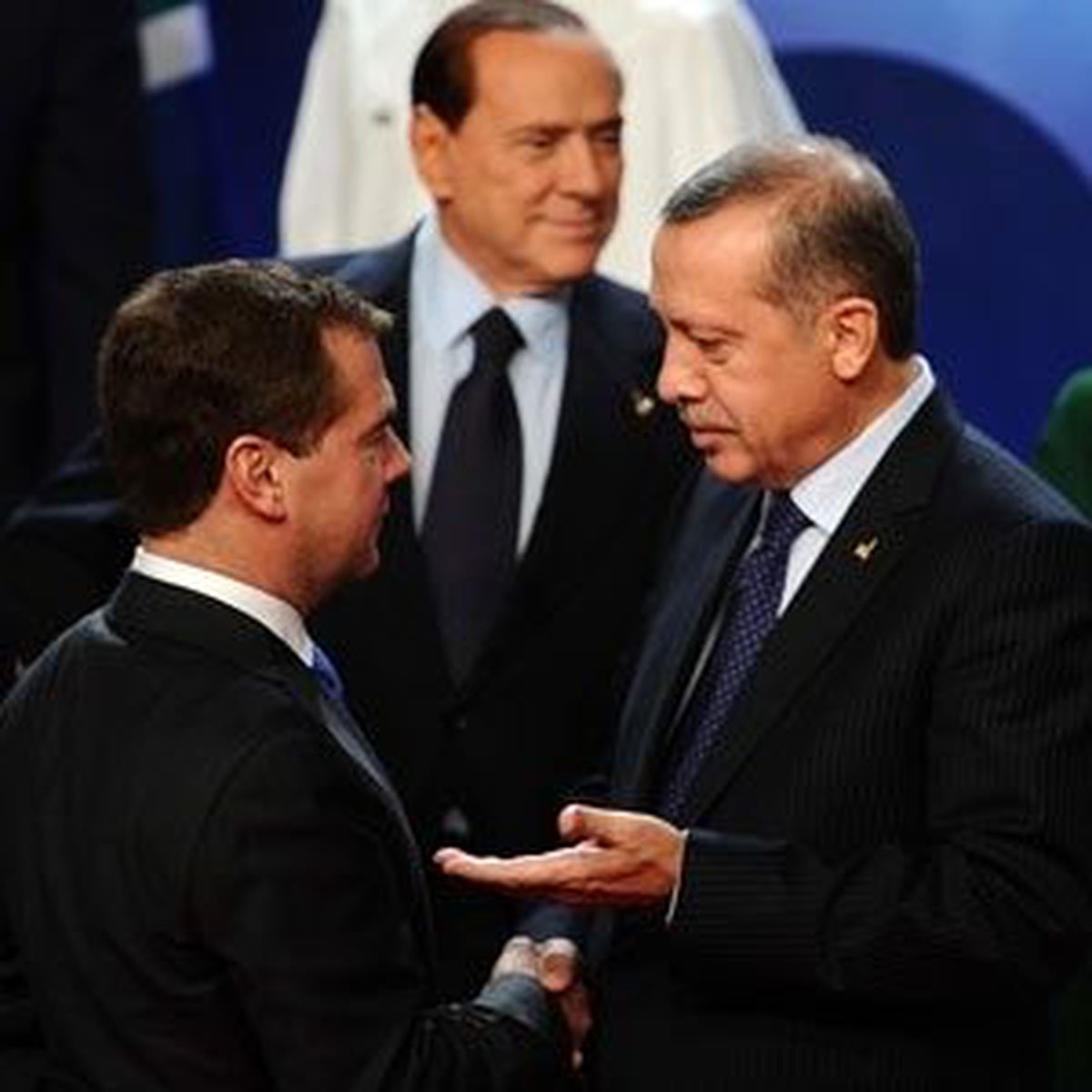 Erdoğan, Medvedev ile Telefonda Görüştü