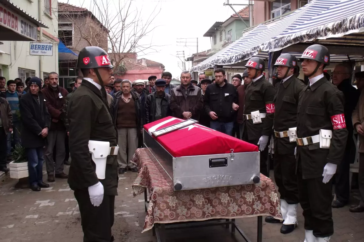 Görev Başında Beyin Kanaması Geçiren Üsteğmen Toprağa Verildi