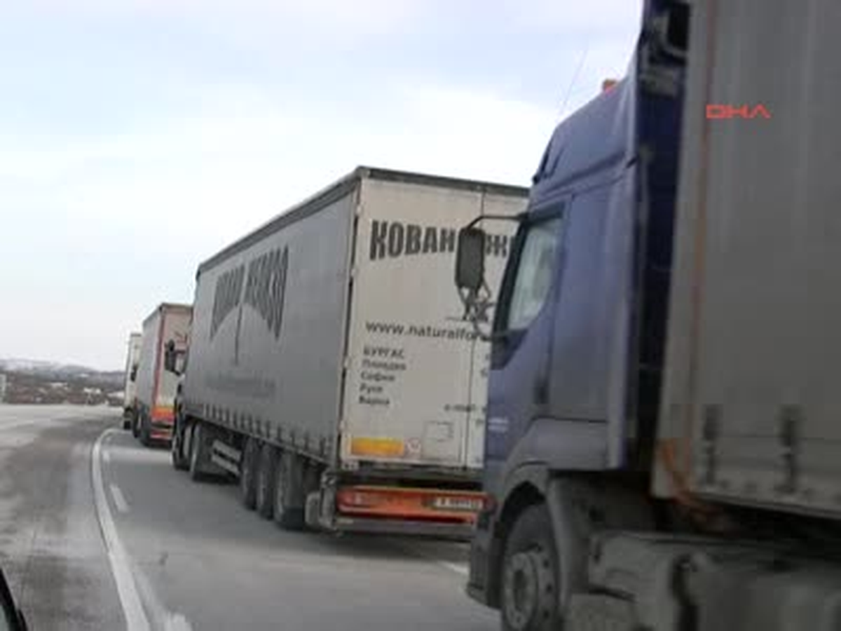 Hamzabeyli Sınır Kapısı'nda 8 Kilometrelik Tır Kuyruğu