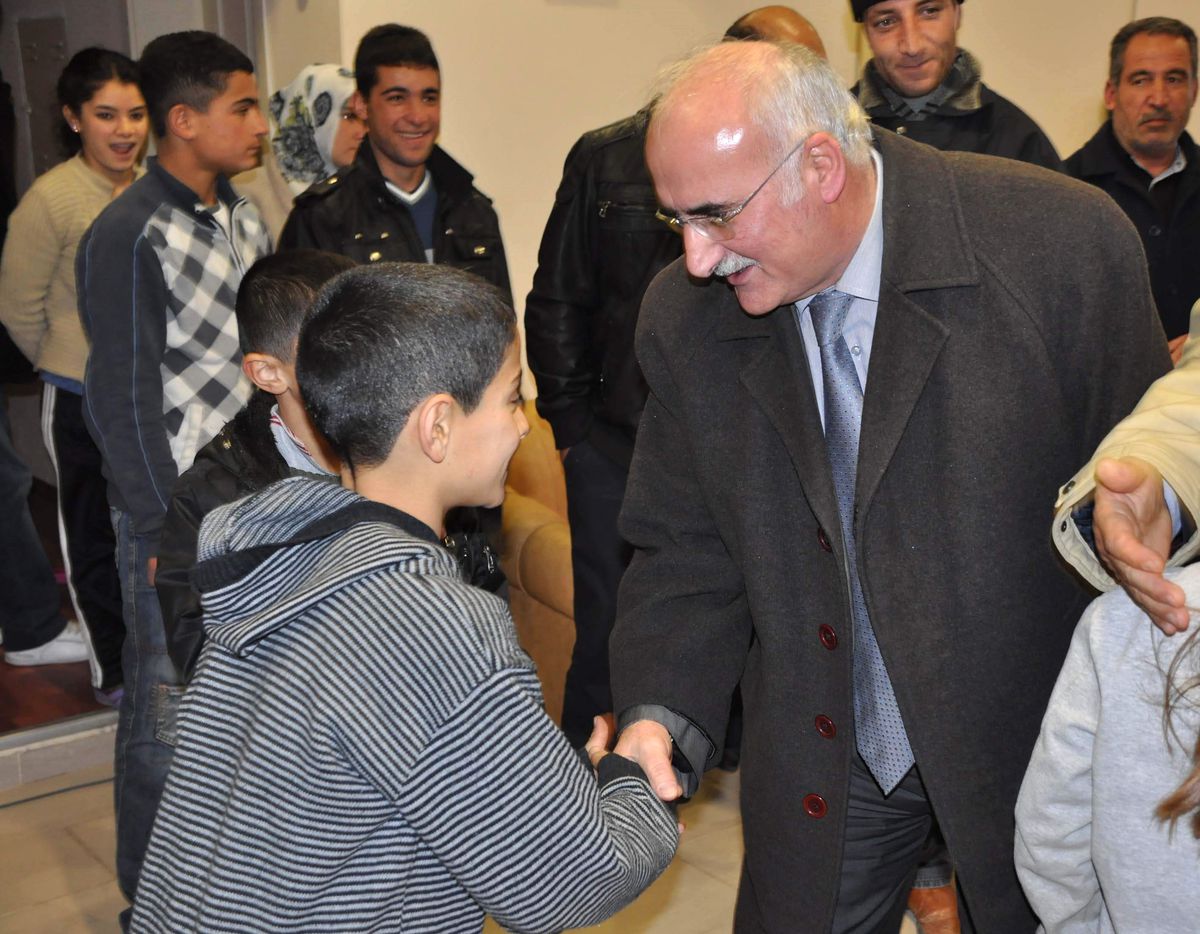 İl Genel Meclis Başkanı Tekin\'den Vanlı Depremzedelere Ziyaret