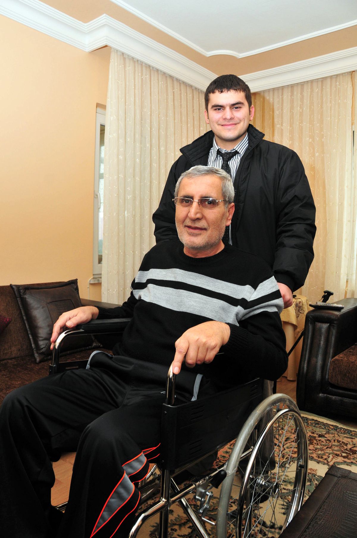 İşitme Engelli Emre'ye Tebrik Yağıyor