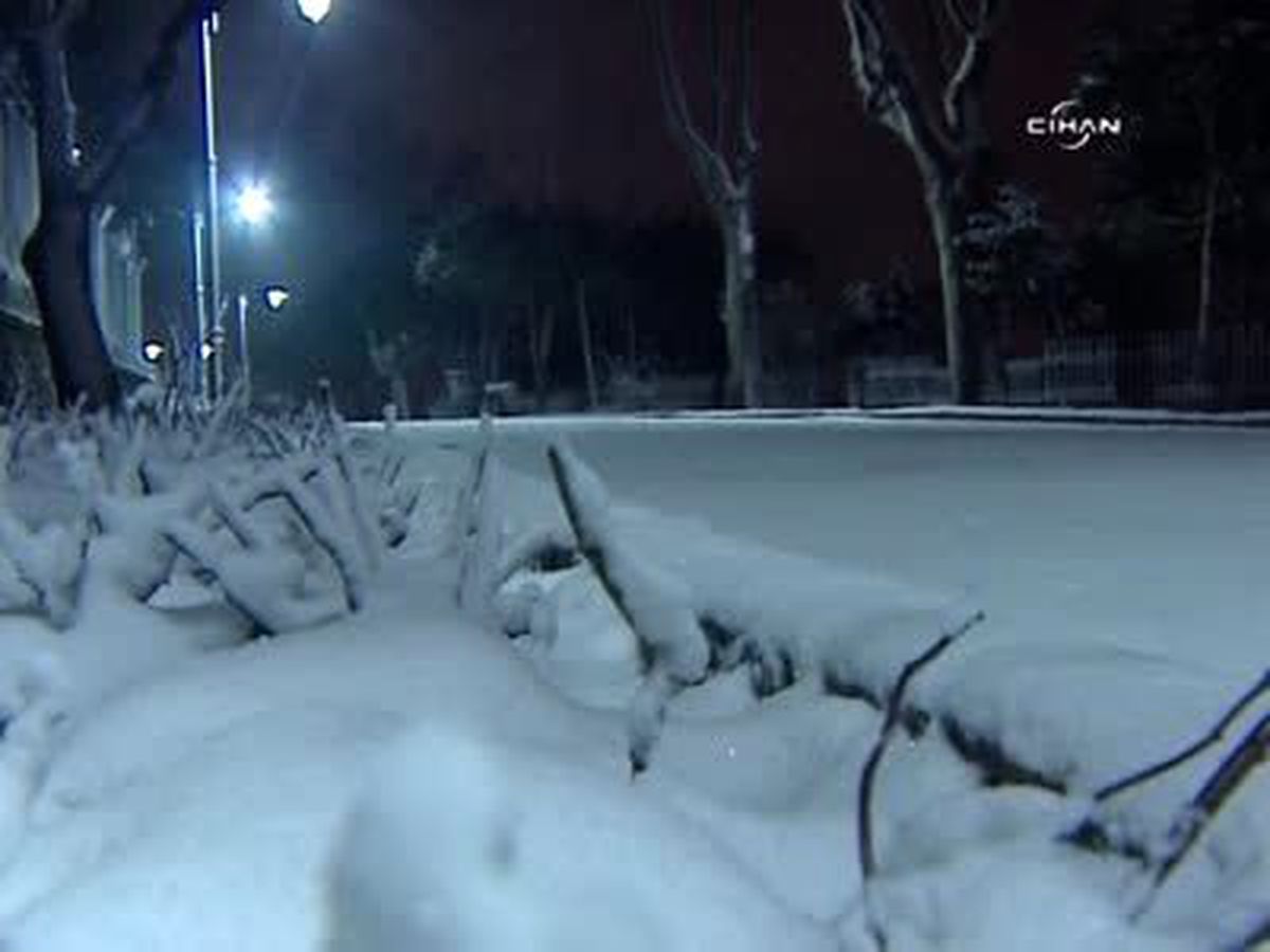 İstanbul\'da Kar Yağışı Etkili Oluyor