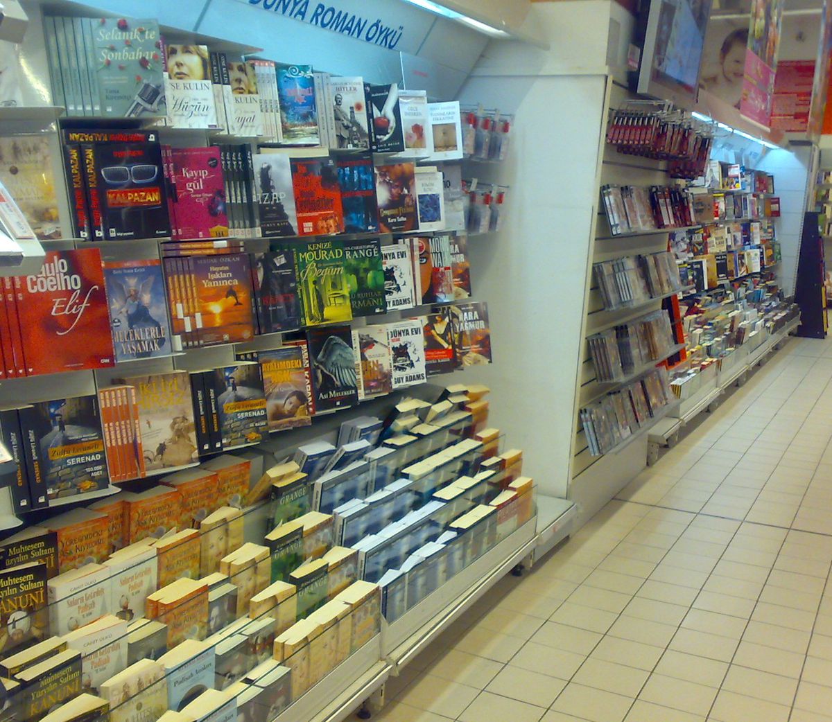 İzmir'de 5 Bin 339 Adet Korsan Kitap Ele Geçirildi