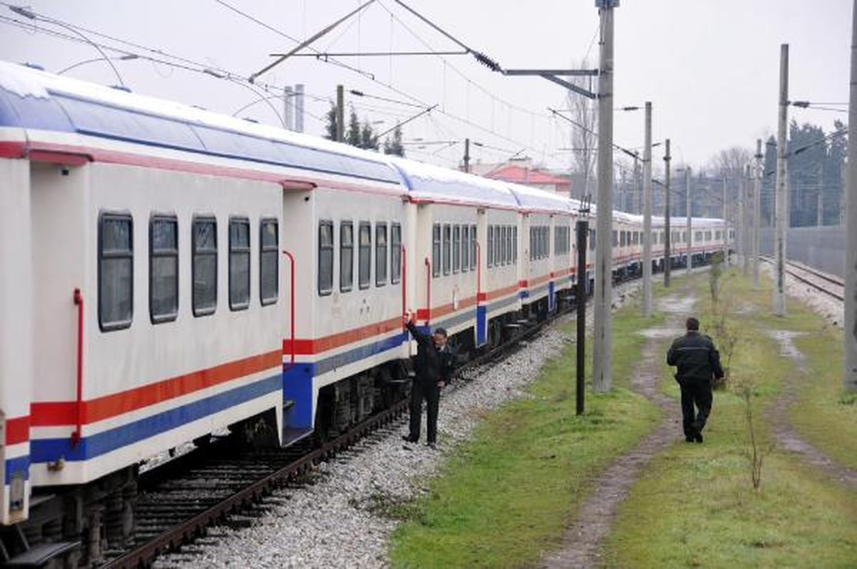 İzmit Garı Tren Parkına Dönüştü