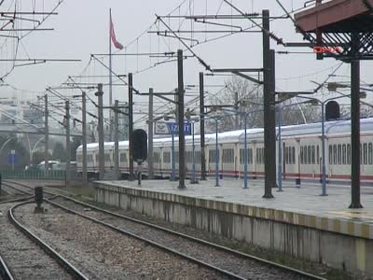 İzmit Garı Tren Parkına Dönüştü