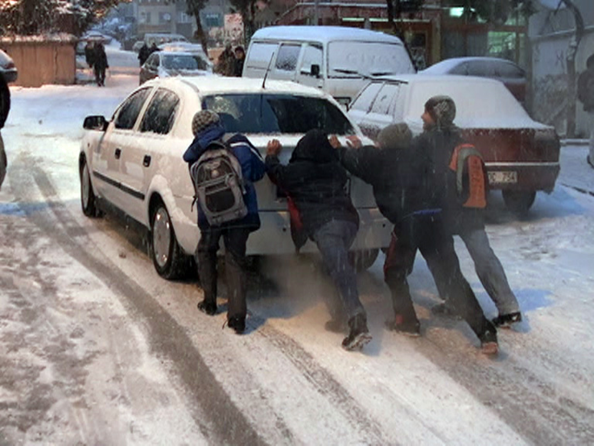 Kar Yağışı Yozgat'ta Hayatı Olumsuz Etkiledi