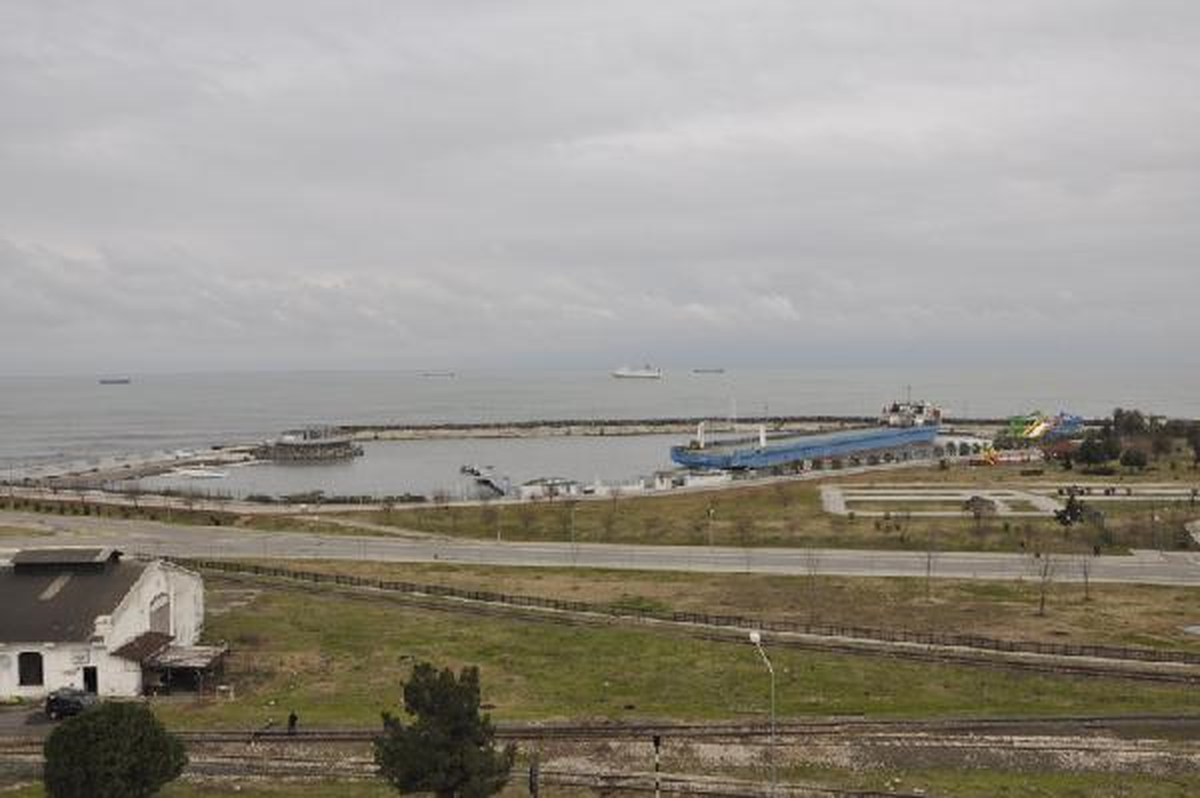 Karaya Oturan Yük Gemisi Suyla Doldu (2)