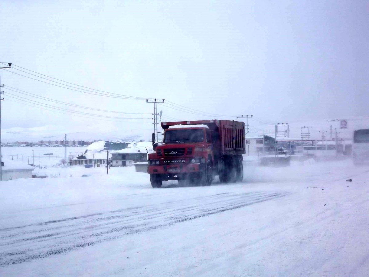 Kars'ta 90 Köy Yolu Ulaşıma Kapalı