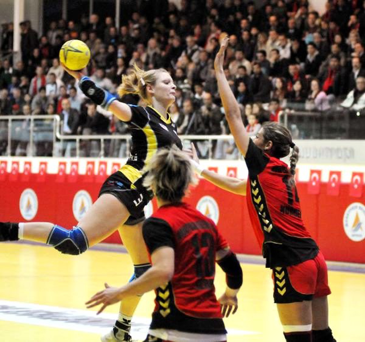 Muratpaşa Belediyespor - Vs Sokol Pısek: 37- 31