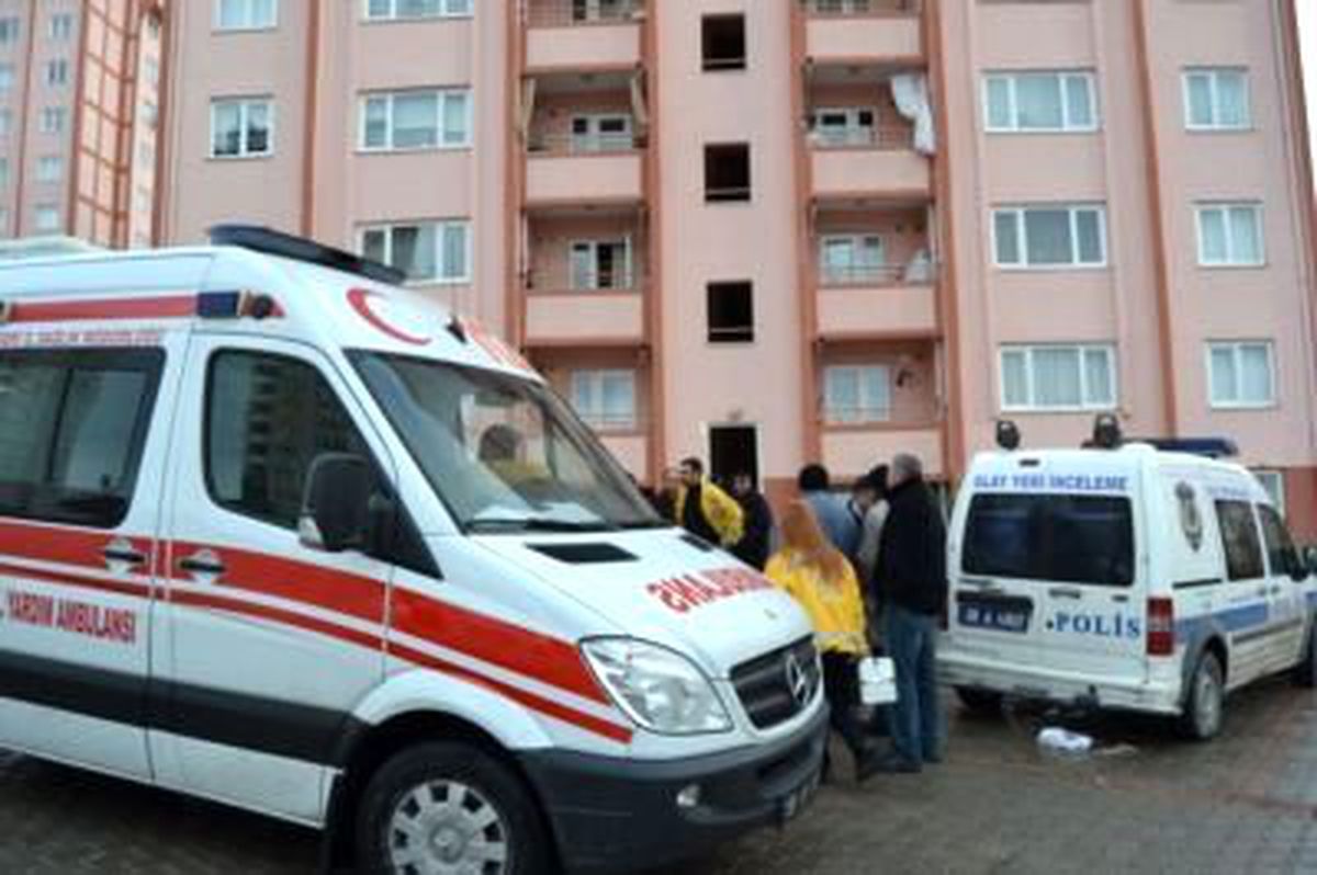 Polis Eşinin Tabancasıyla İntihara Kalkıştı (2)