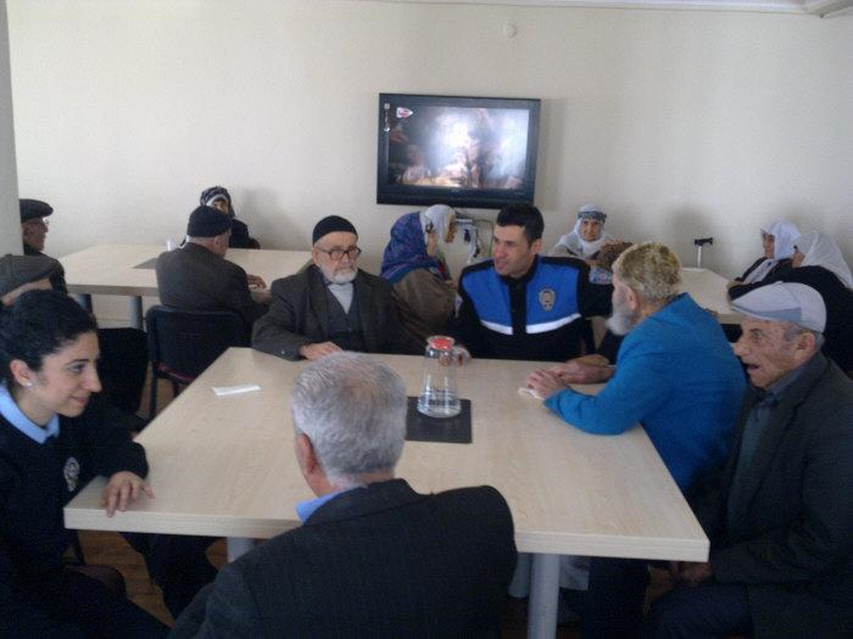 Polisten Anlamlı Ziyaret