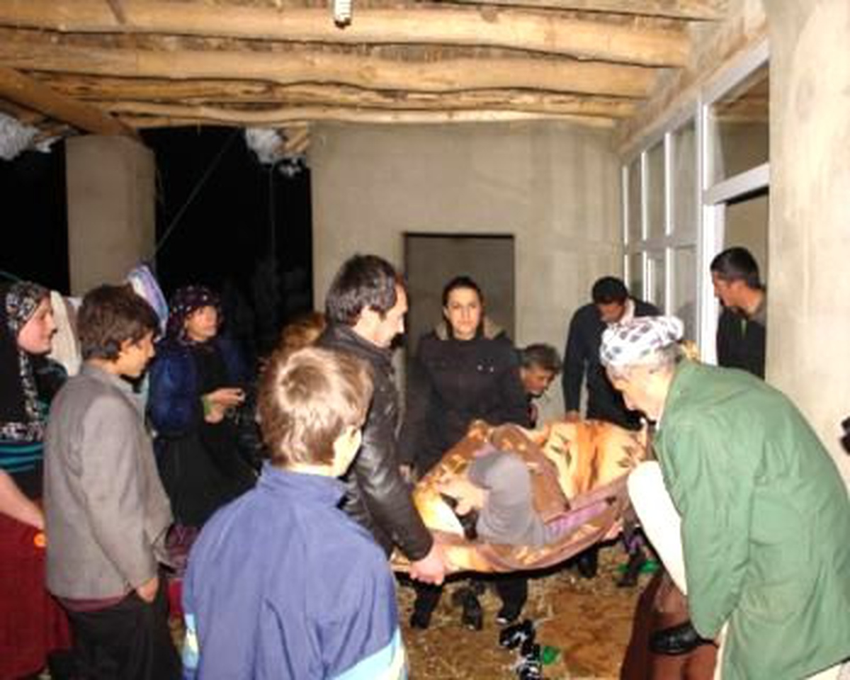 Sağlık Görevlilerinin Hayatta Tutma Mücadelesi