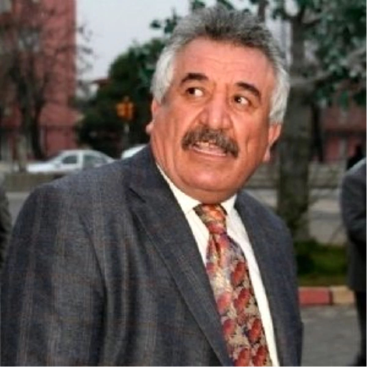 Siirt Belediye Başkanı Sadak\'a 1 Yıl 8 Ay Hapis Cezası