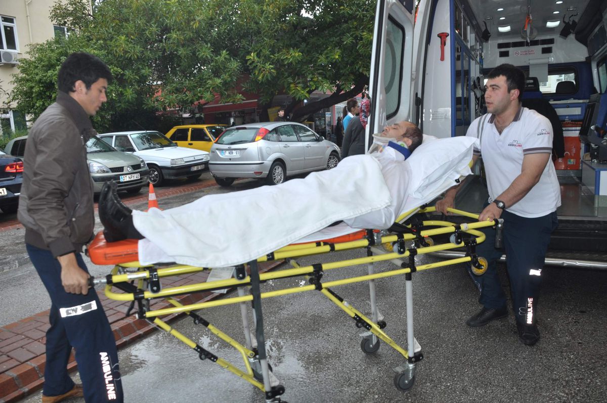 Su Dolu Gidere Basınca Düşerek Yaralandı
