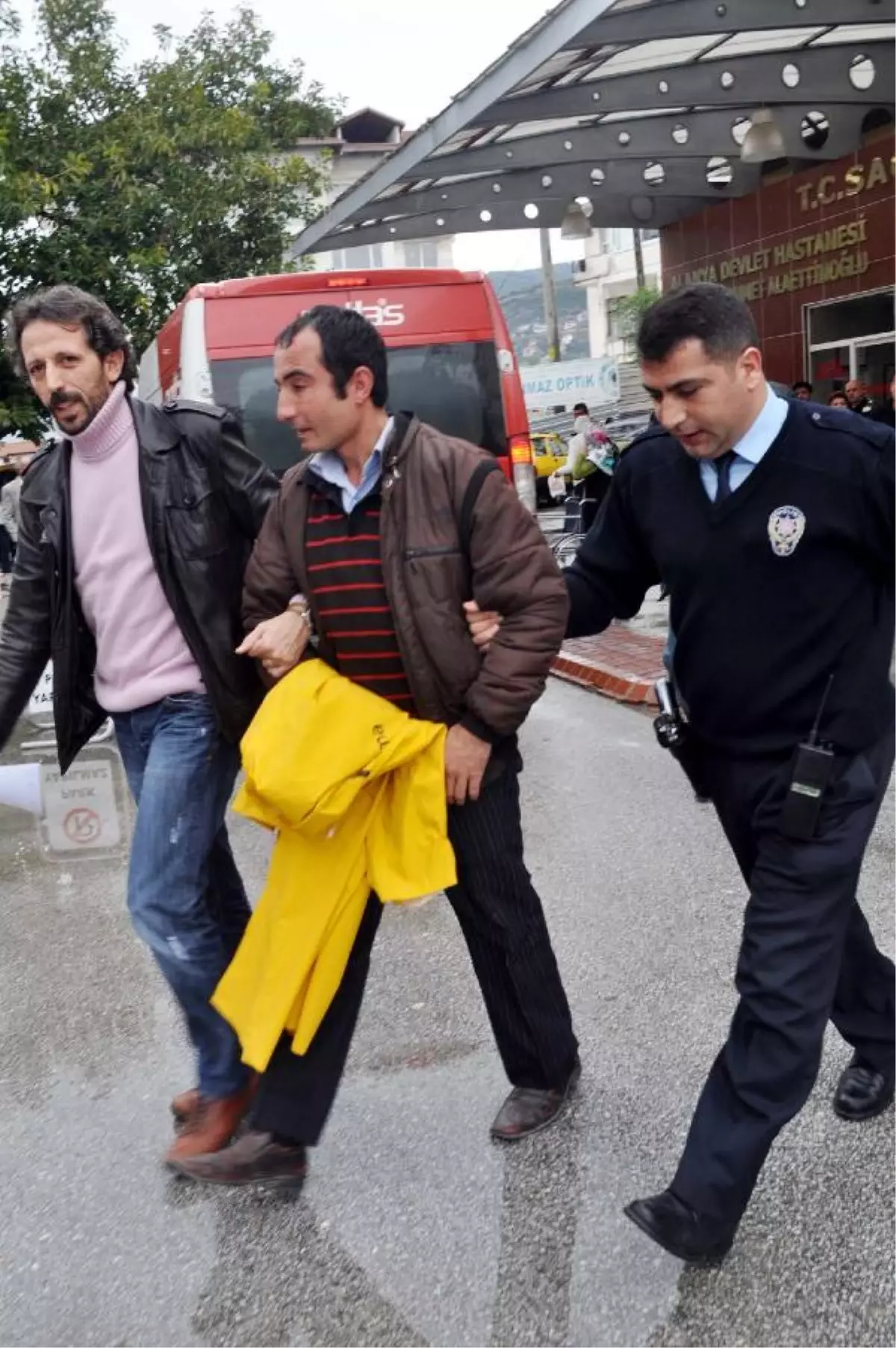 Tacizciyi Sarı Yağmurluğu Yakalattı