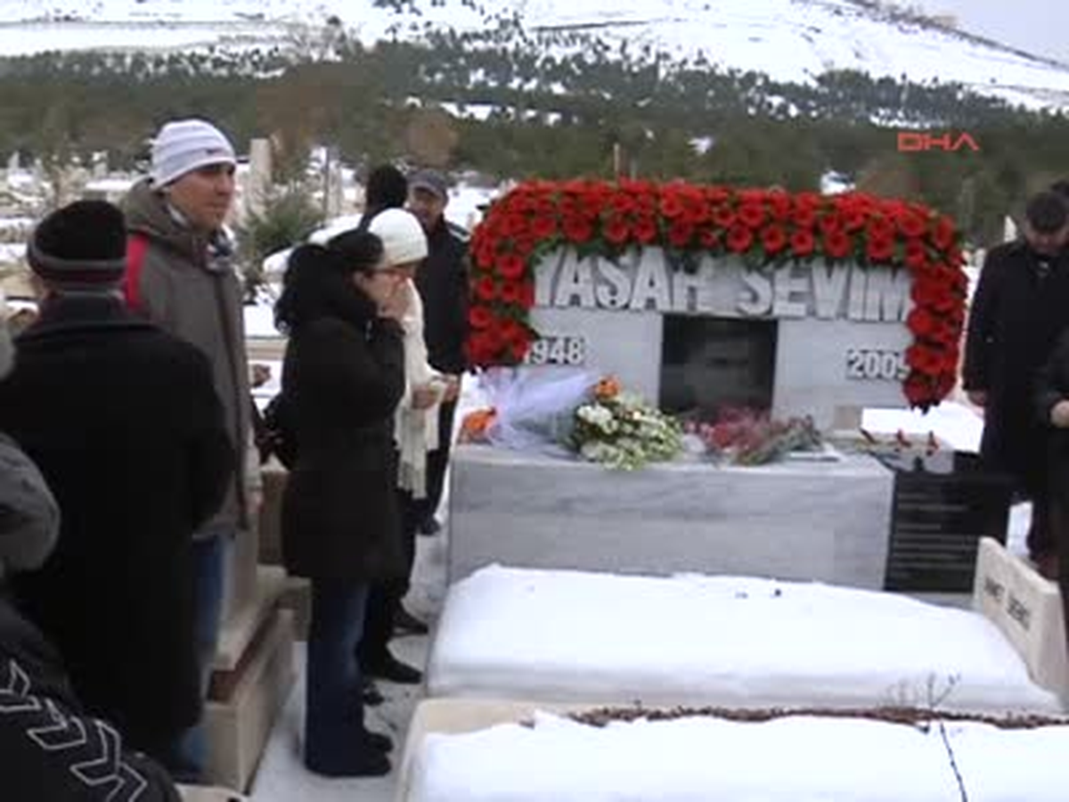 Türk Hentbolunun Duayenlerinden Yaşar Sevim, Kabri Başında Anıldı