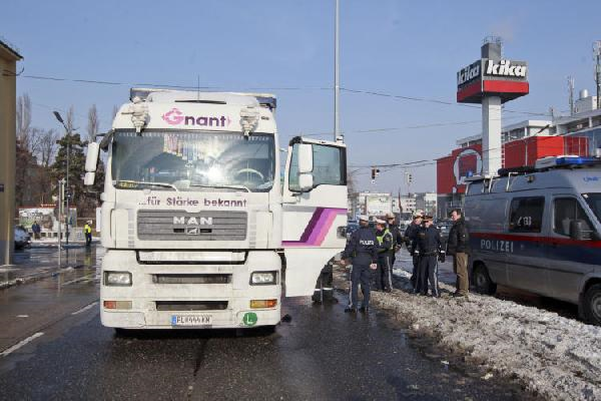 Viyana'da 3 Türk Tır Altında Kaldı; 2 Ölü, 1 Yaralı