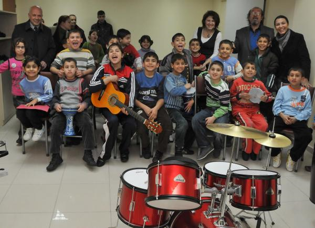 Yurt Çocuklarına 45 Bin Liralık Sınıfta Müzik Eğitimi