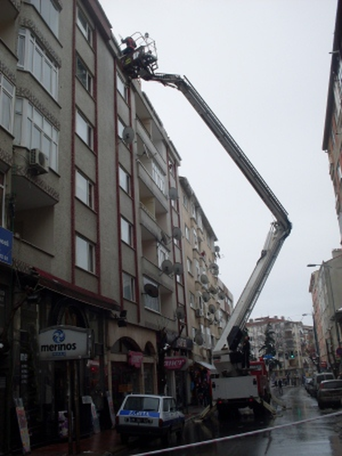 Zabıta Ekiplerinden Karla Mücadeleye Yardım