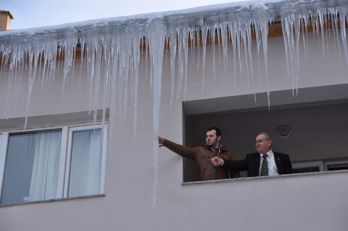2 Buçuk Metre Buz Parçası Görenleri Şaşırttı