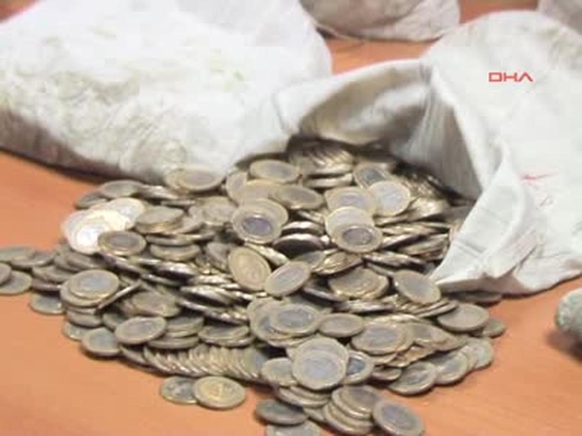 Belediyenin Bozuk Paralarını Çaldı