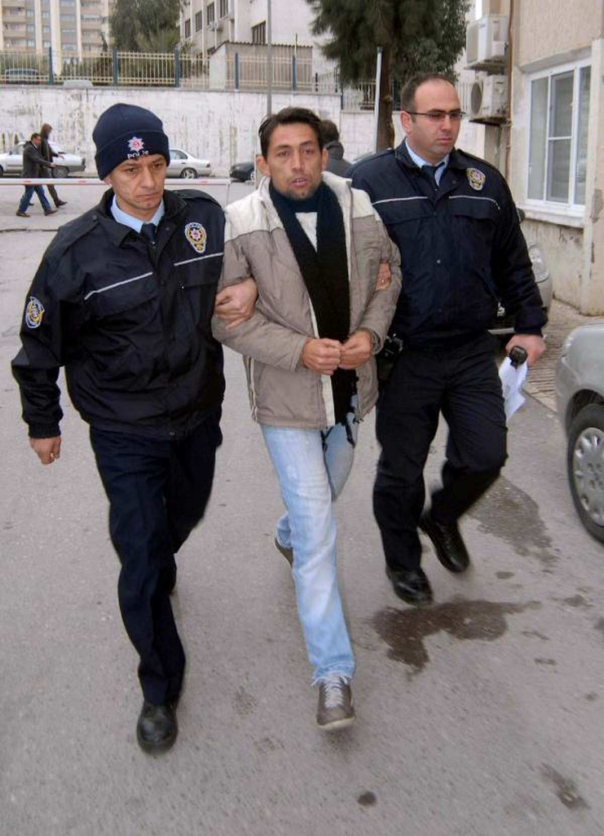 Cezaevinden Firar Etti, Karısını Bıçakladı