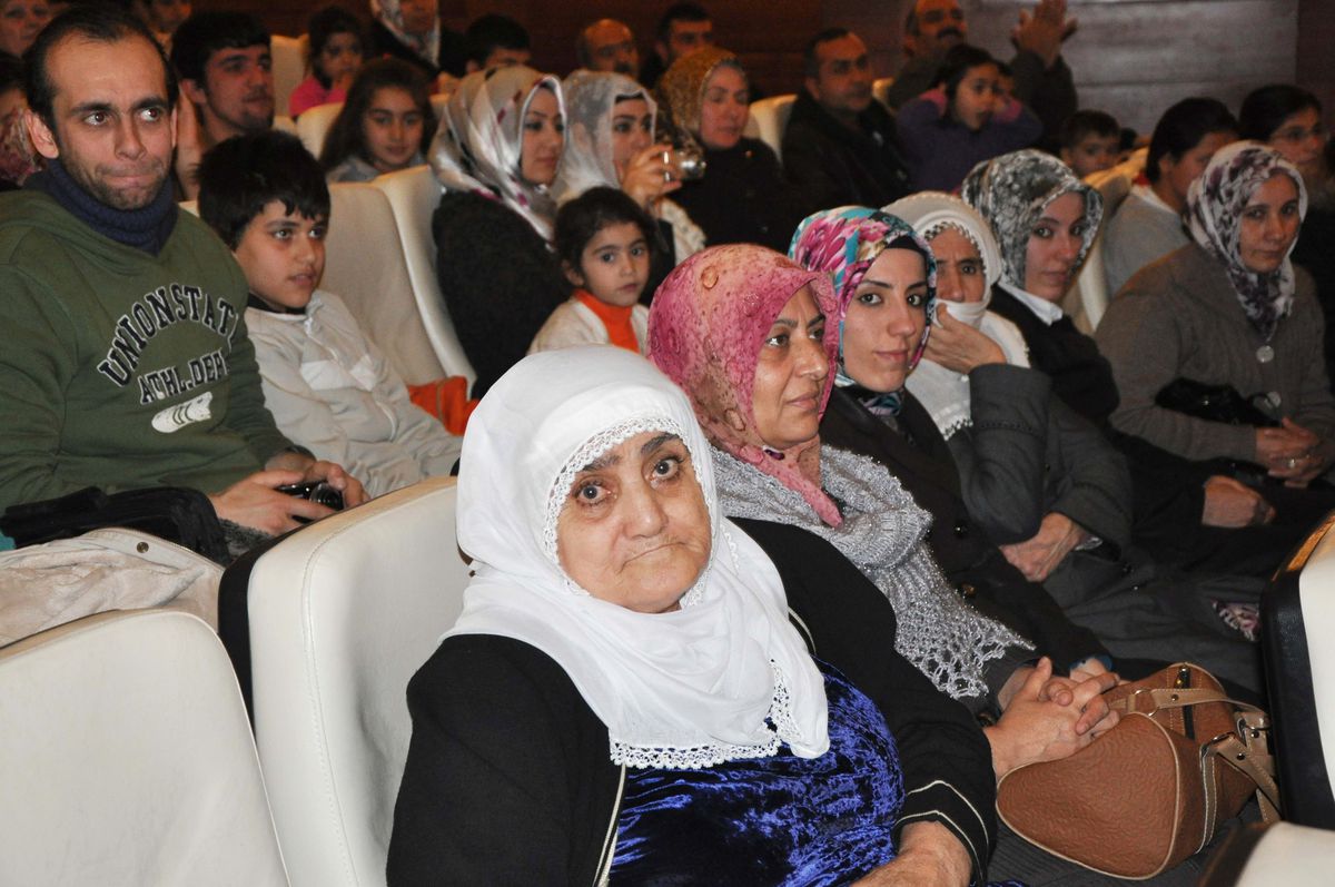 Depremzedeler İzmir'de Acılarını Unuttu