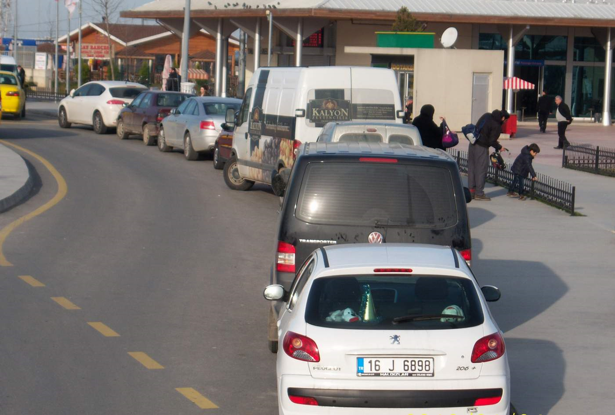 Feribot İskelesi Civarında Park Edenlere Ceza Yazılacak