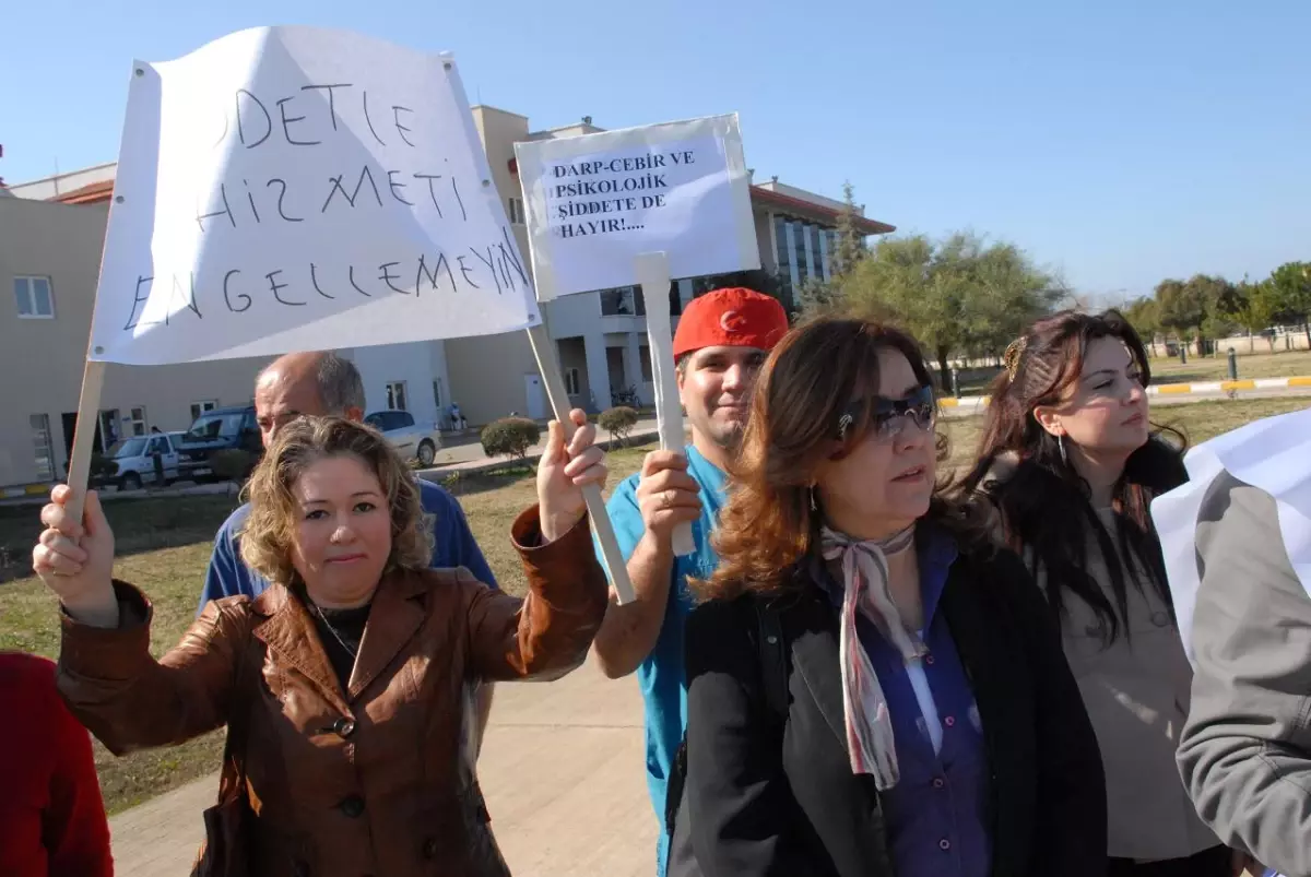 Fethiye\'de Sağlıkçılardan Şiddete Tepki