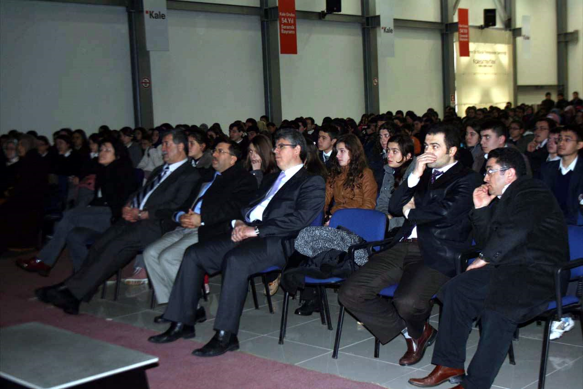 Gelişim Uzmanı Ziya Baran'dan Çan'da Öğrenci ve Velilere Seminer