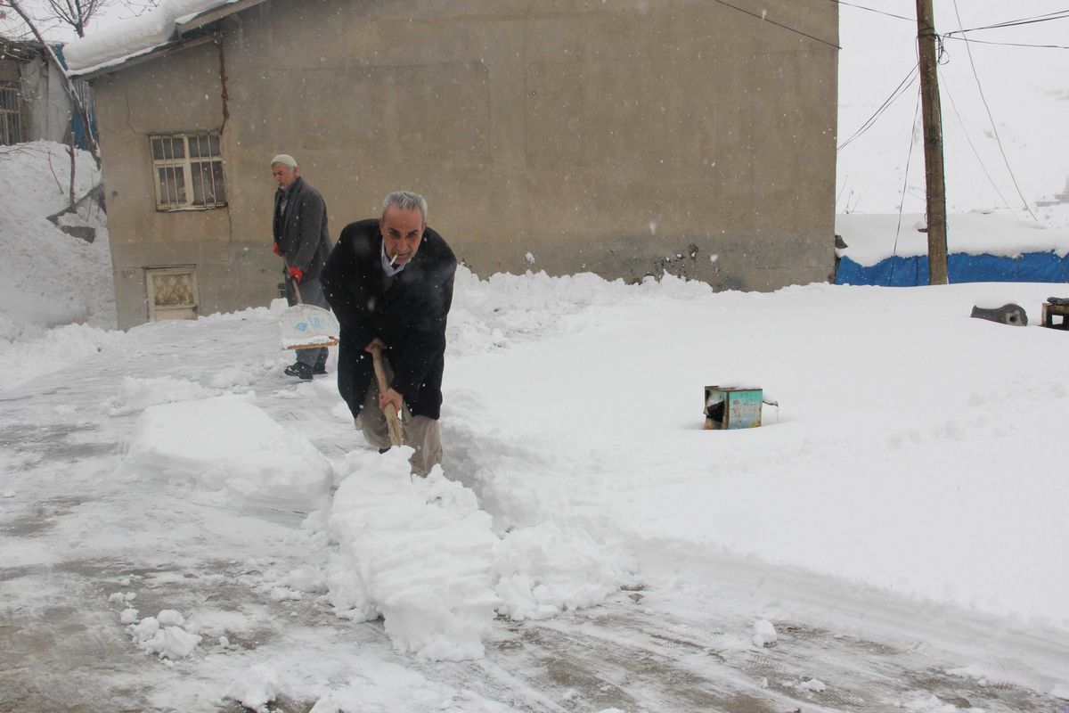 Hakkari Kar Esareti Altında