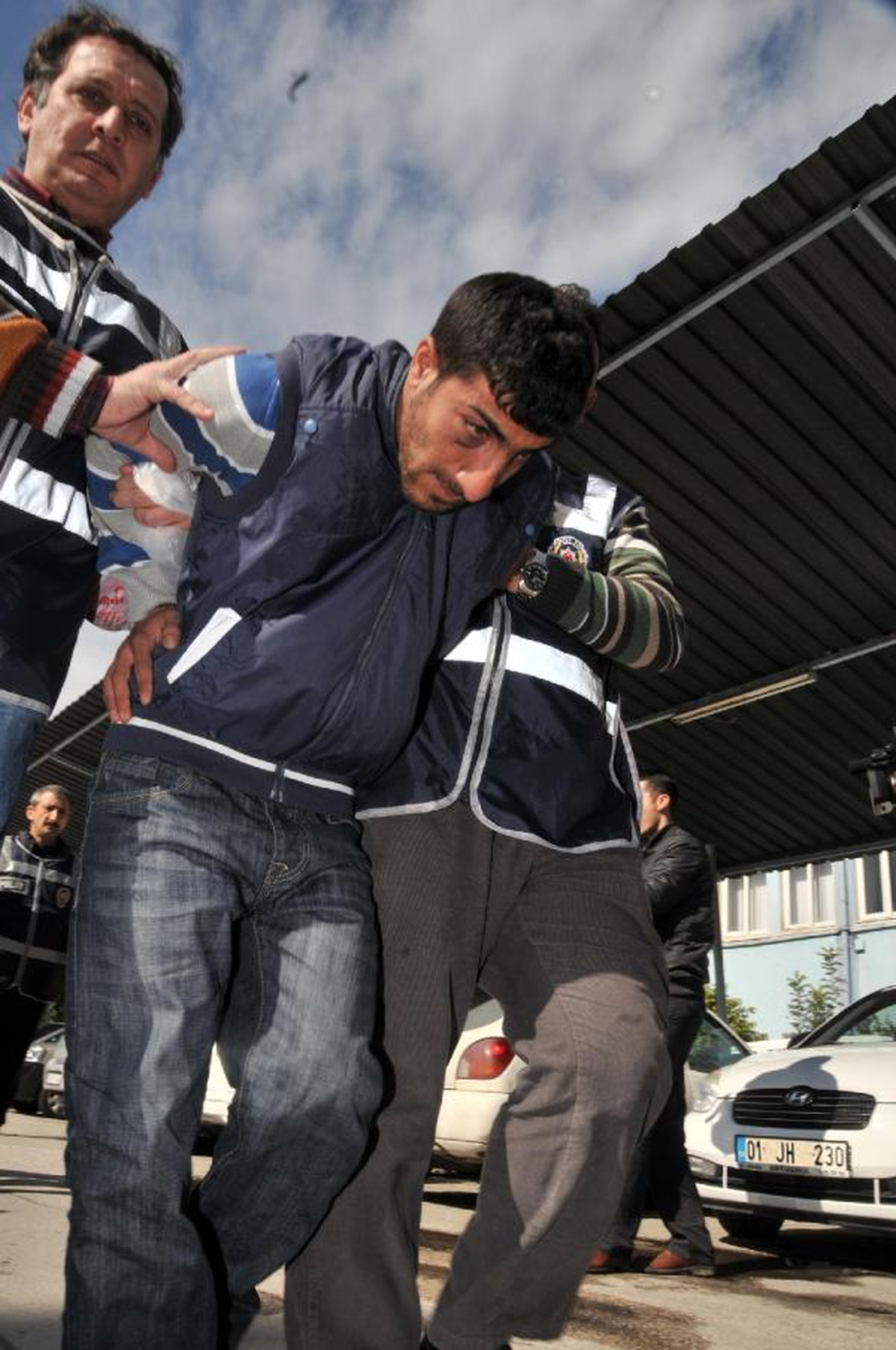 Hırsız Elbise Dolabında Yakalandı
